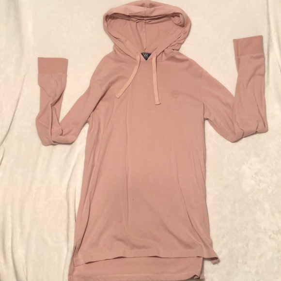 Young and reckless light pink hoodie - Picture 1 of 3